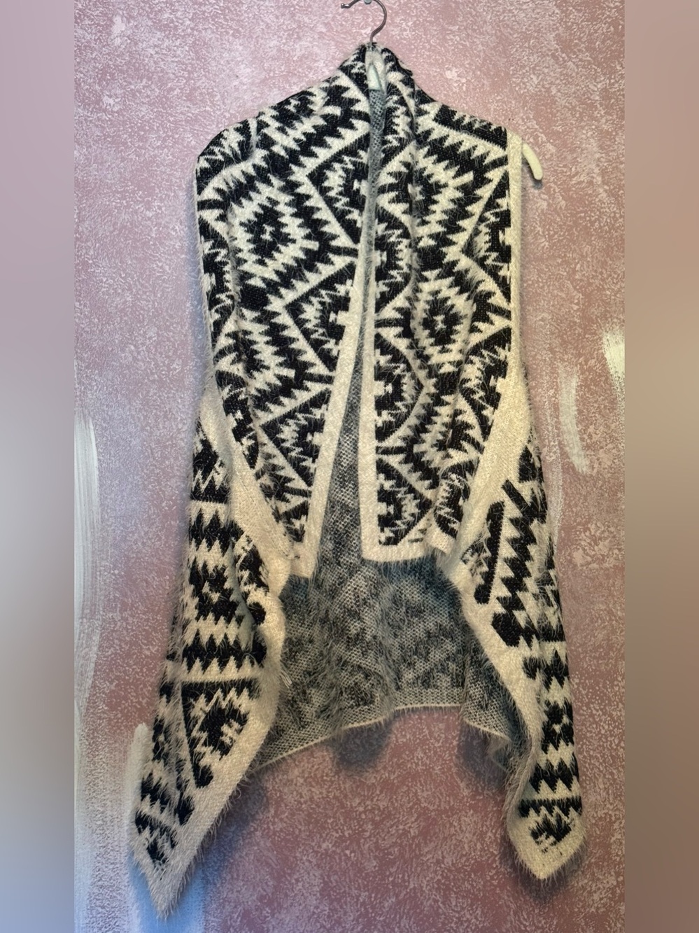 NWOT! KNIT AZTEC PRINT KIMONO
VEST CARDIGAN